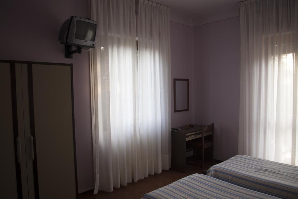 Albergo La Genzianella Miasino Szoba fotó